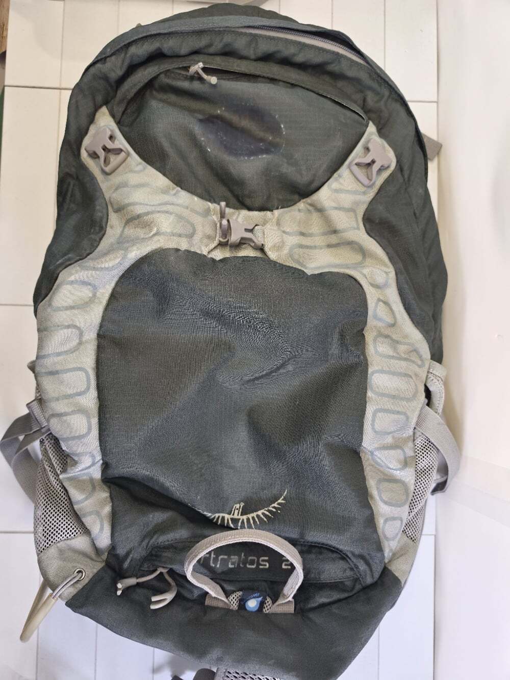 Osprey Stratos 24 24L Hiking Backpack Black/Gray Hip Belt Hydration Ready